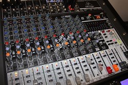 BEHRINGER X1832USB микшер, 6 моновходов с компрессорами, 4 стерео, 3 AUX-шины, 2 подгруппы, процессор эффектов, USB - фото 11642