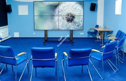 Видеостена 2х2 из панелей LG 49VL5D, 98″, шов 3,5 мм; мобильная напольная стойка - фото 147296