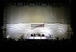 POWER DROP
                Крепление POWER DROP
Механизм дистанционного сброса занавеса. Максимальная нагрузка 8 кг. Управление: 230V on/off или DMX512 при использовании свитчера. Габариты: 13,5 x 7,6 x 7,4 см. Вес: 0,9 кг. Питание: 230 V. Потребление: 10 - фото 191687