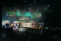 SWIRL FAN XL
                Спецэффект SWIRL FAN XL
Подвесная машина для выброса конфетти или снега с помощью встроенного вентилятора. Управление 0-230V (диммерный канал DMX512). Диаметр выброса 5 метров, загрузка 3-4 кг. Питание: 230VAC / 50HZ. Потребле - фото 191784