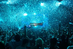 SWIRL FAN XL
                Спецэффект SWIRL FAN XL
Подвесная машина для выброса конфетти или снега с помощью встроенного вентилятора. Управление 0-230V (диммерный канал DMX512). Диаметр выброса 5 метров, загрузка 3-4 кг. Питание: 230VAC / 50HZ. Потребле - фото 191785