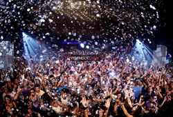 STAGE FAN
                Спецэффект STAGE FAN
Профессиональная сценическая ветровая машина. Скорость вращения вентилятора 1400 RMP, производительность 4500 М3 p/h. Управление 0-230V (диммерный канал DMX512). Питание: 230V / 50HZ. Мощность: 230W. Диаметр  - фото 191894
