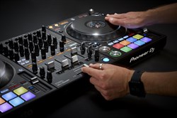 PIONEER DDJ-1000SRT - 4-канальный профессиональный DJ контроллер для Serato DJ Pro - фото 192744
