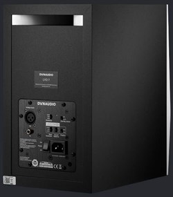 Dynaudio LYD-7 активный монитор ближнего поля с 7" НЧ динамиком. 50Вт-ВЧ/50Вт НЧ усилитель класса D, макс SPL - 109дБ (1м, пара), частотный диапазон 45Гц - 22кГц. Габариты 186 x 320 x 296мм, 8кг, цвет передней панели черный - фото 204157