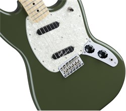 FENDER MUSTANG MN Olive электрогитара MUSTANG, цвет олив, кленовая накладка грифа - фото 86852