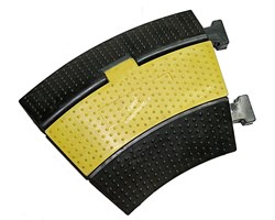 INVOTONE CG2CN - защитный порог для кабеля, 2 канала, угловой  33*, 300х250х50 мм - фото 114515