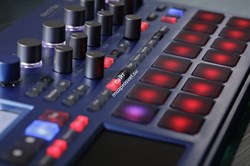 KORG ELECTRIBE2-BL грувбокс, 16 пэдов, - фото 11743