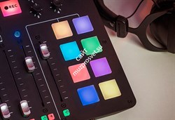 RODE Caster Pro цифровая студия для интернет-вещания и Podcast с процессором эффектов, вход: 4 микрофонных канала, фантомное питание +48В,  3 стерео канала  - USB, аналоговый стерео джек 3,5 мм, Bluetooth, выход 2 х балансных ждека 6.3 мм, 4 выхода на нау - фото 153301