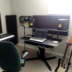 QUIK LOK Z460 рабочее место аранжировщика, 2 уровня, выдвижная полка, рэковое крепление, сталь, ламинировано чёрным деревом - фото 155943