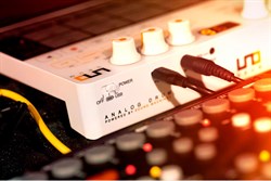 IK MULTIMEDIA UNO Drum грувбокс, Полифоная: 11 голосов, 12 пэдов с двумя уровнями чувствительности, Структура: 12 - фото 155963