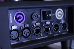 DP Moving Screen
                    Прожектор DP Moving Screen. 
Вращающаяся видеопанель.  Шаг пикселя 6 мм. Количество пикселей 4096. Угол просмотра луча 120°, Световой источник SMD 5050 RGB LED. Разрешение 64?64. Электронный диммер 0-100%. Строб 0-18 в - фото 192186