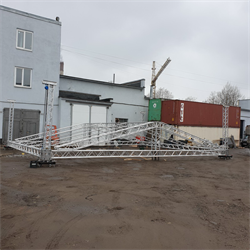 Крыша сценического комплекса для подиума 12х10 м из ферм на коннекторах с треугольной подъемной крышей. В составе максимальное количество 3х метровых ферм серии Q40 - фото 207073