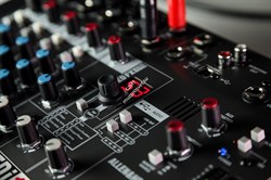 ZED i 10FX / Микшерный пульт, Аудио интерфейс USB 24-бит/96кГц 4 входа, 4 выхода / ALLEN&HEATH - фото 34094