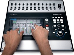 Touchmix-30PRO / Цифровой сенсорный микшер 24  микр./лин. входа, 6 стерео входов, 14 AUX / QSC - фото 34262