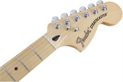 FENDER DELUXE STRAT MN SBT электрогитара Deluxe Strat (ясень), цвет сапфир блу трансперент, кленовая накладка грифа - фото 86776