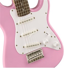 FENDER SQUIER MINI STRAT V2 PINK электрогитара мини, цвет розовый - фото 94084