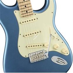 FENDER AMERICAN PERFORMER STRATOCASTER®, MN, SATIN LAKE PLACID BLUE электрогитара, цвет синий, в комплекте чехол - фото 96513